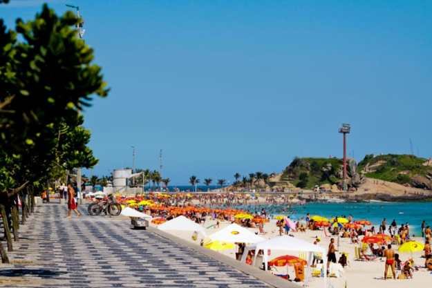 praia arpoador calcadao